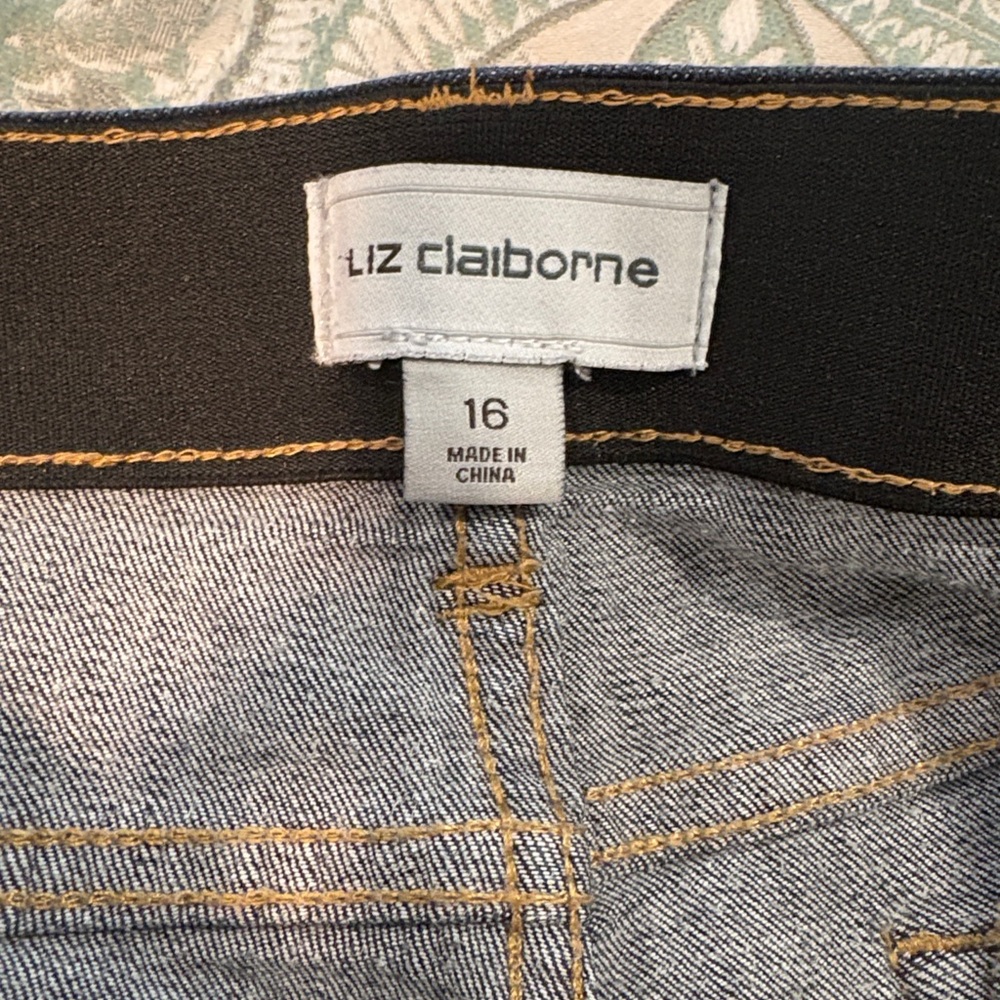 Women’s jean - Picture 3 of 5